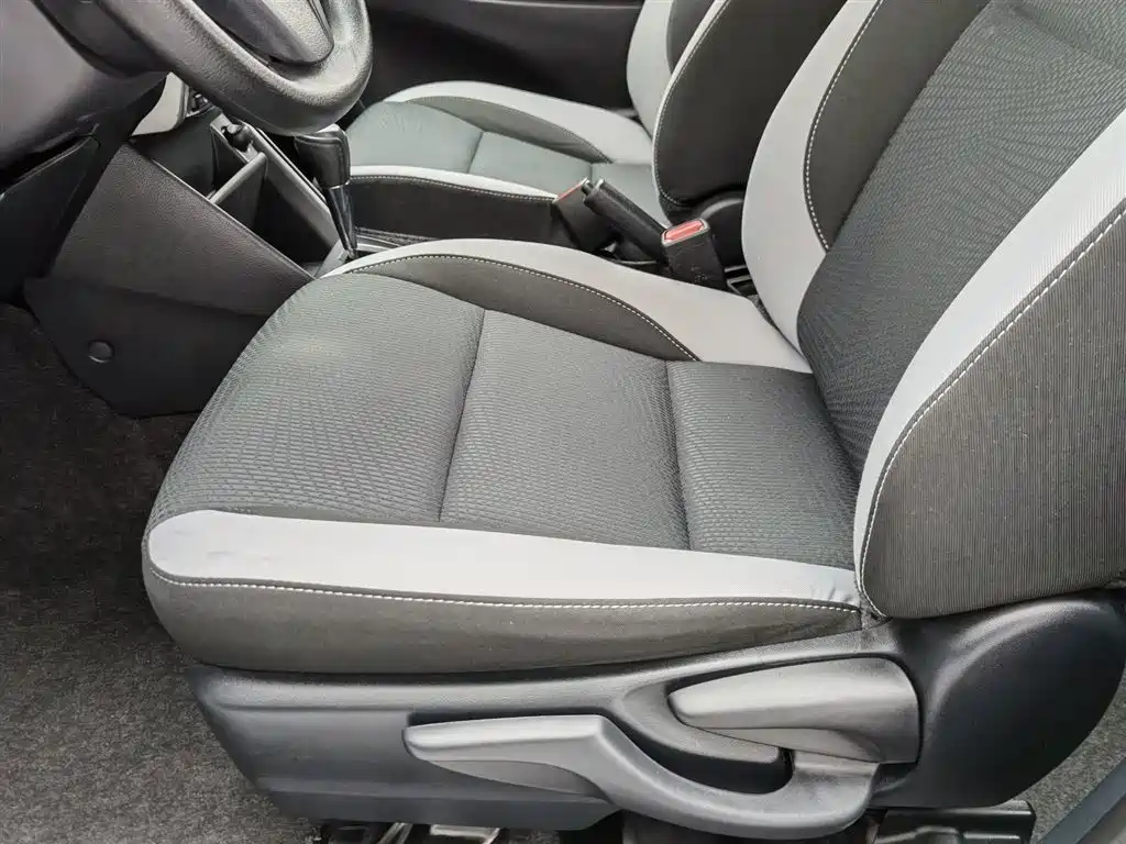 Toyota Yaris L 2021 — фото 20