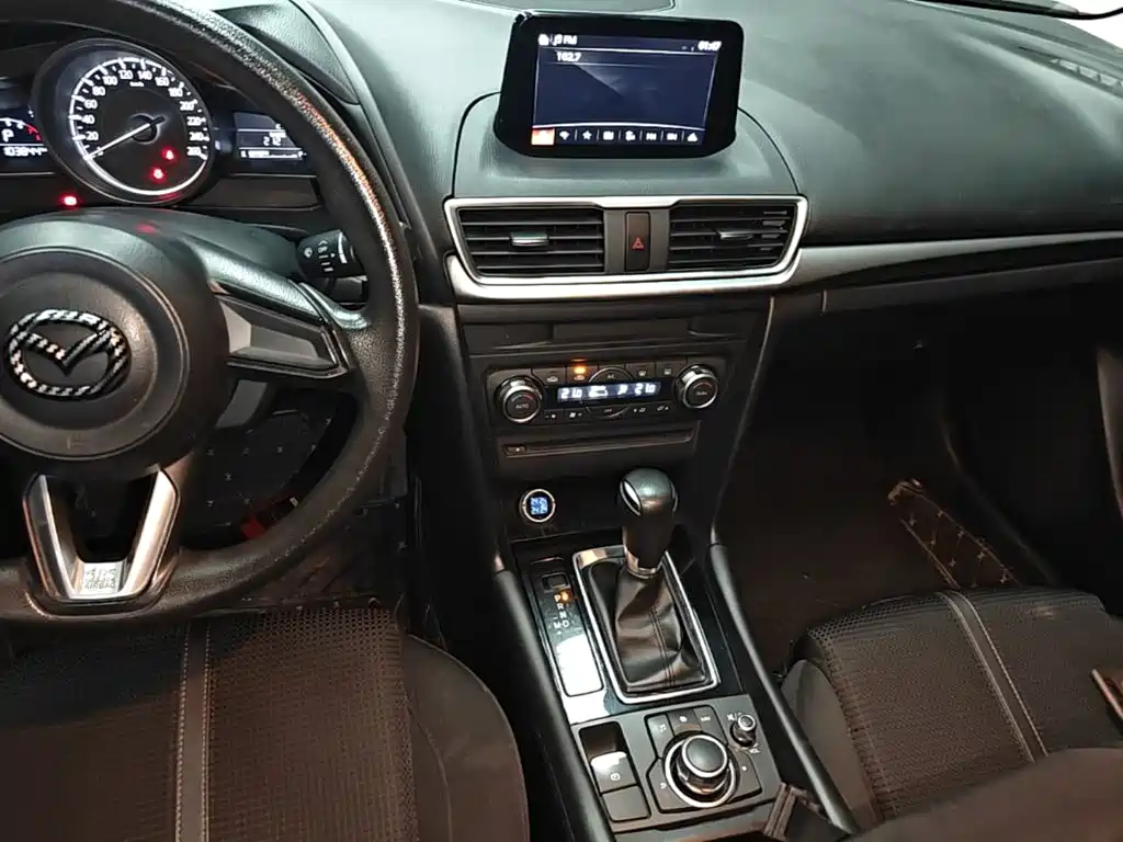 Mazda 3 Axela 2017 — фото 13