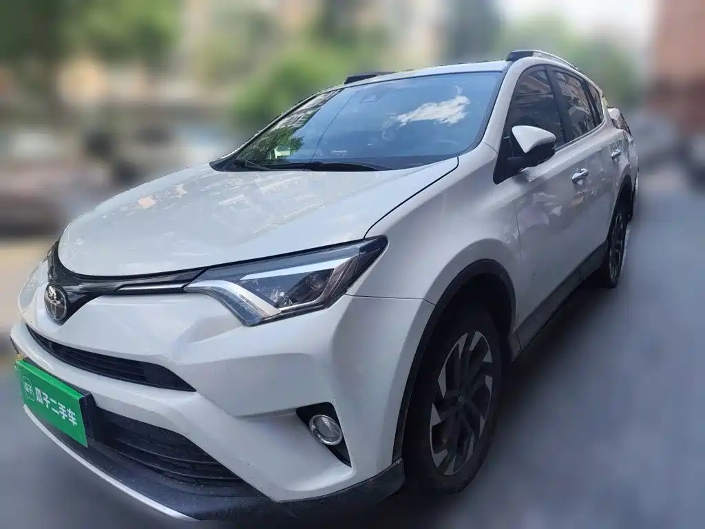 Toyota RAV4 2019 — фото 1