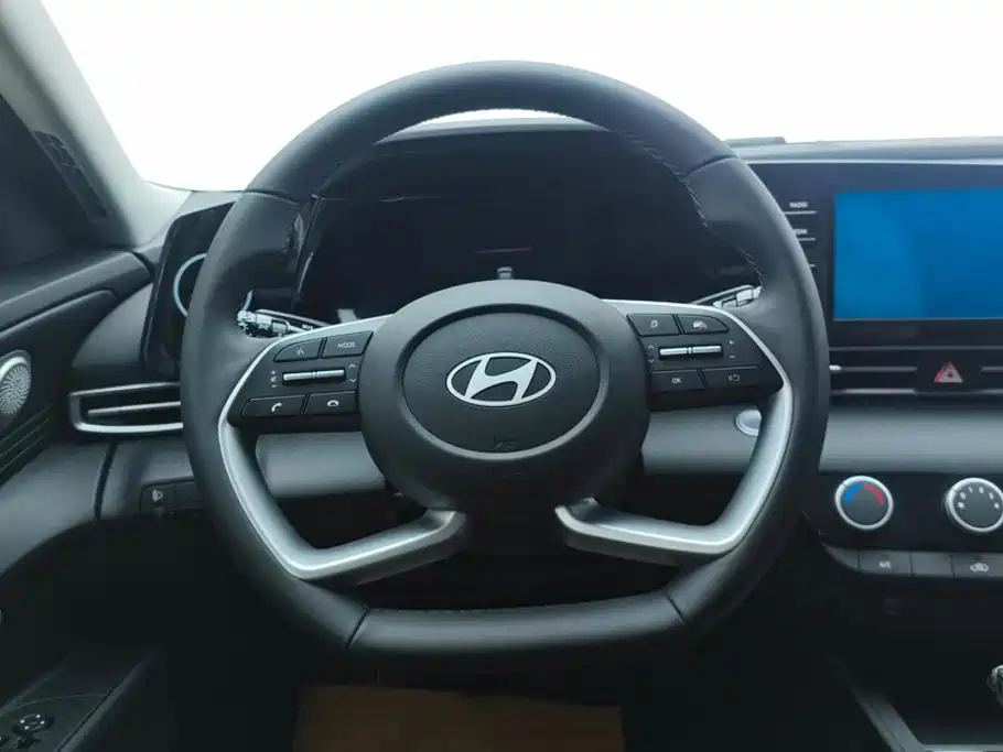 Hyundai Elantra 2025 — фото 15