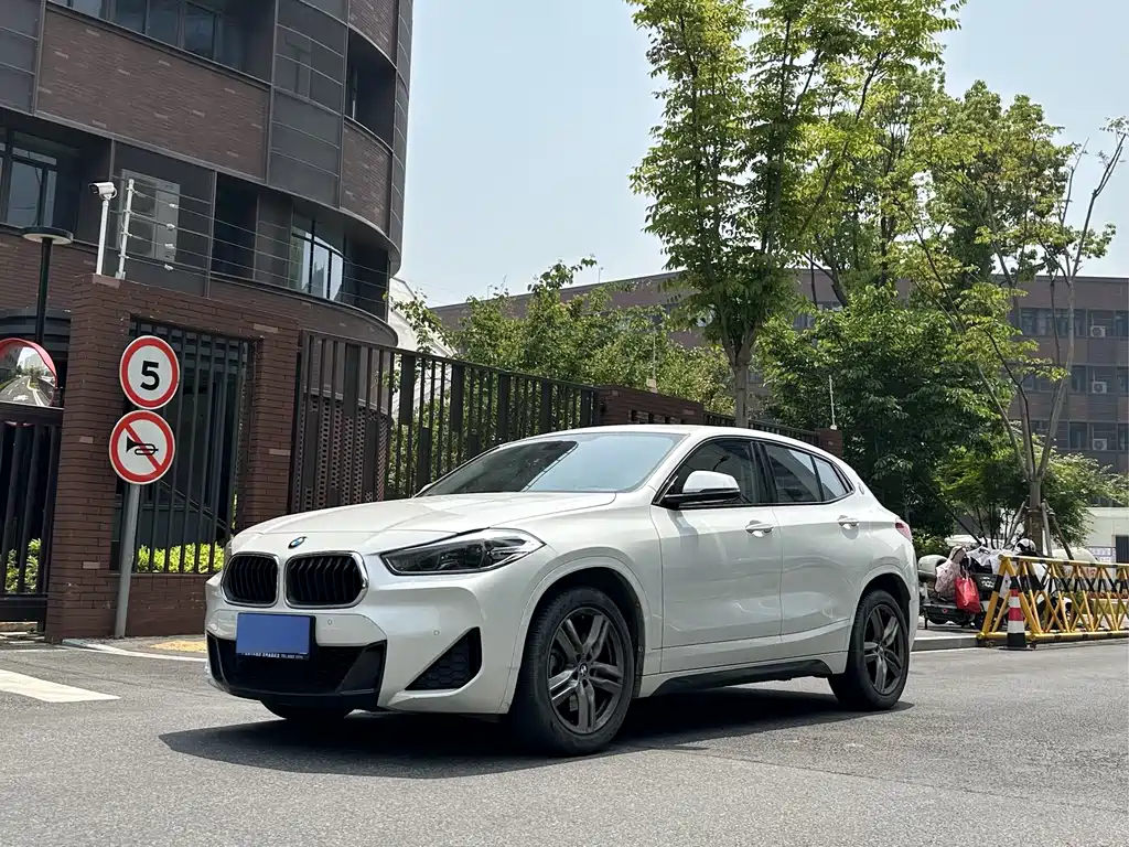 BMW X2 2022 — фото 1