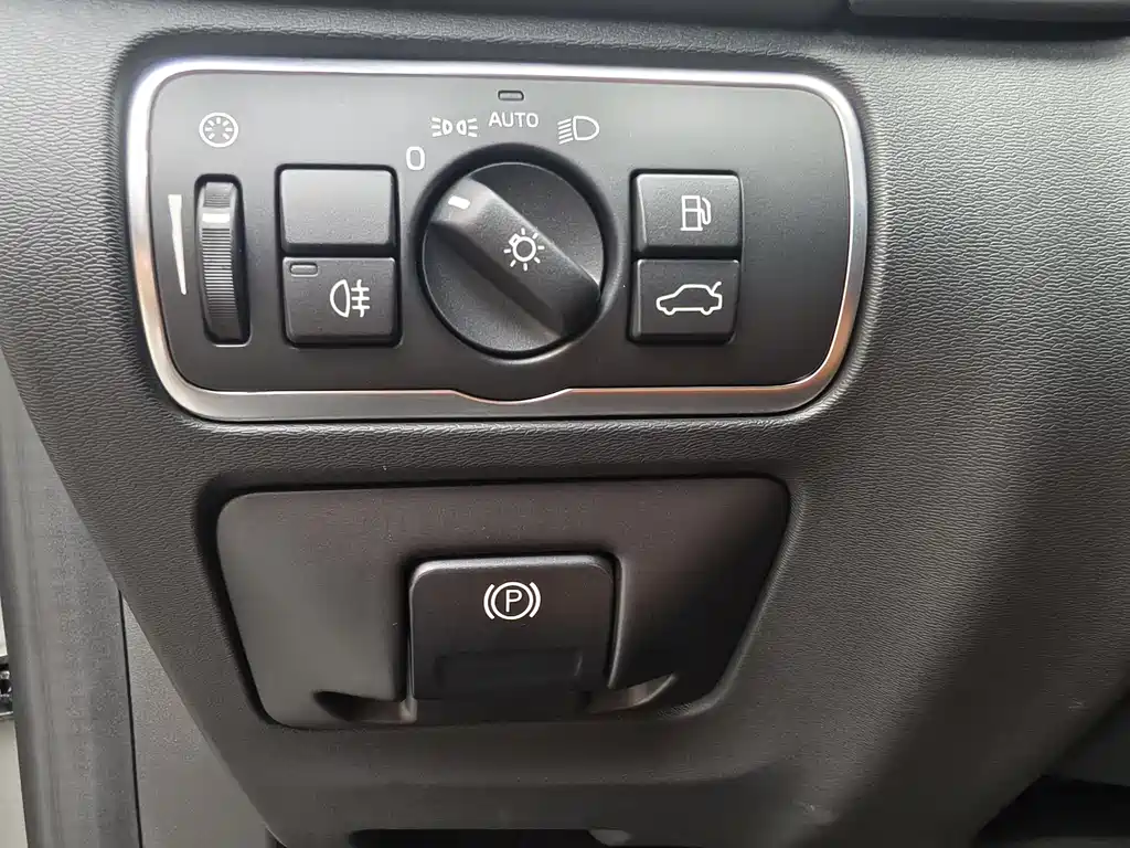Volvo S60 2015 — фото 19