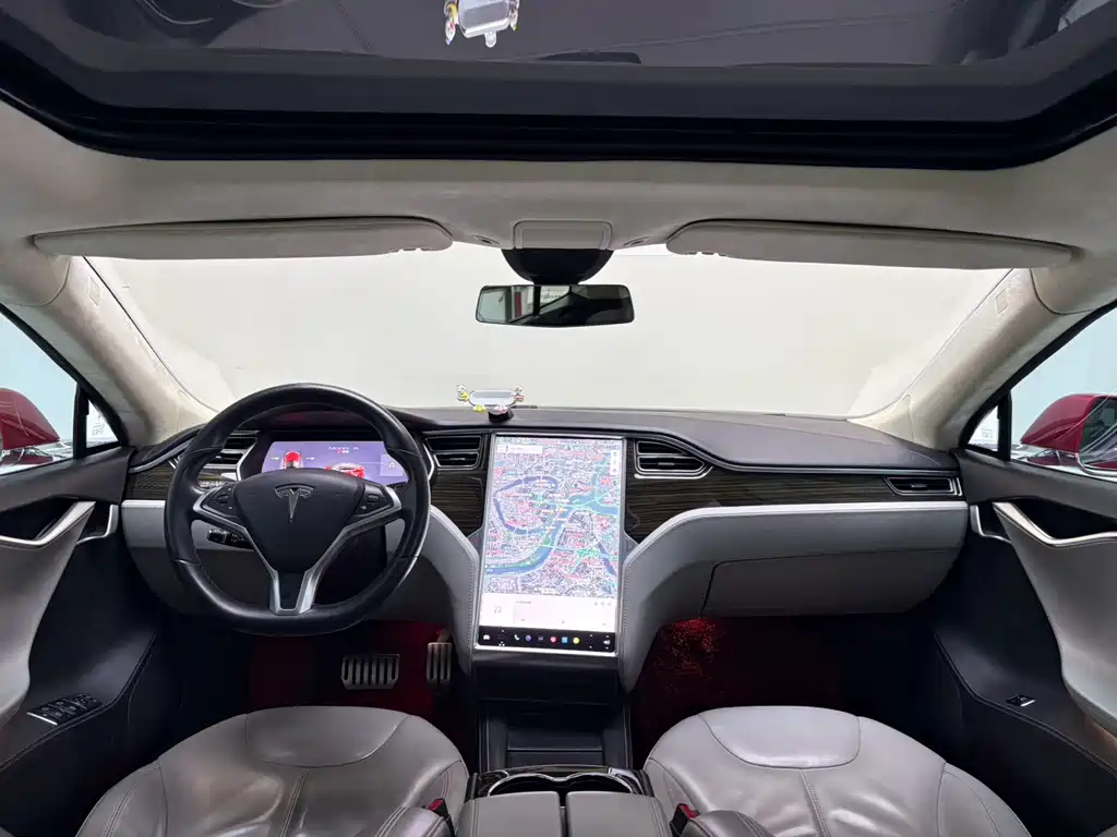 Tesla Model S 2015