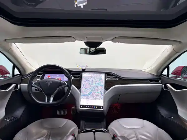 Tesla Model S 2015