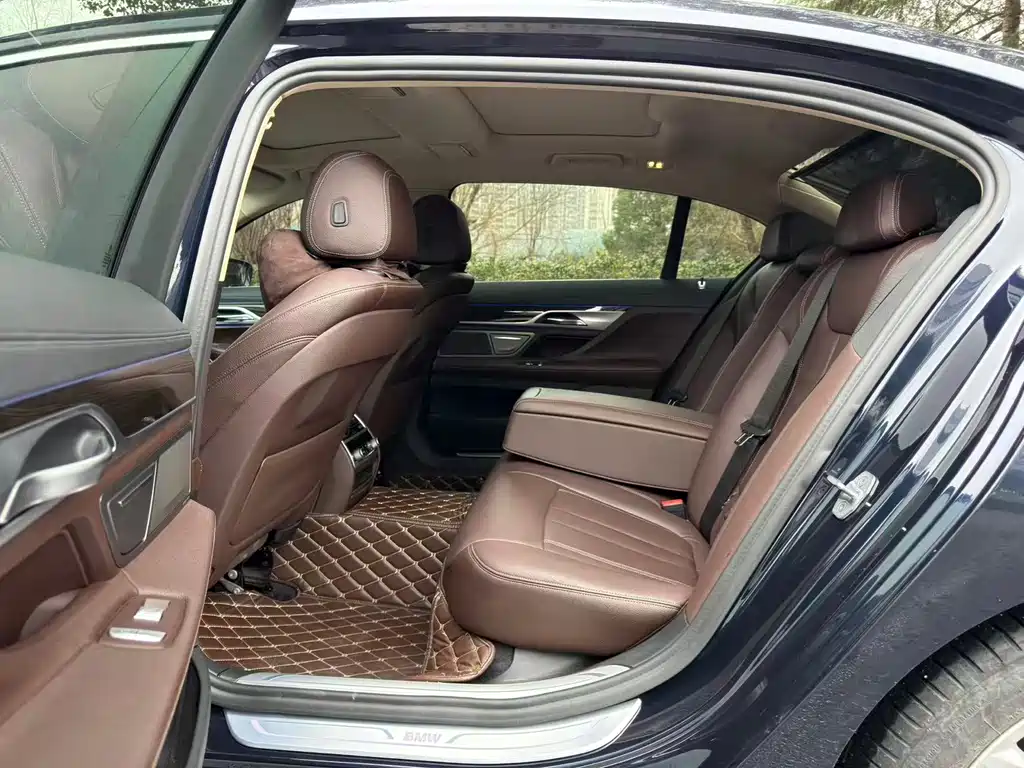BMW 7 Series 2018 — фото 10
