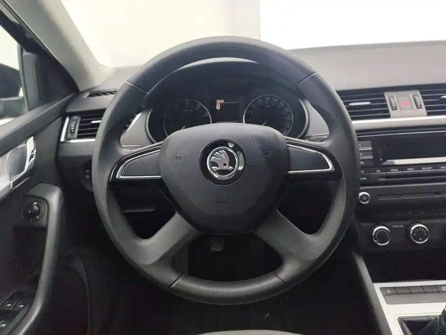 Skoda Octavia 2015 — фото 15