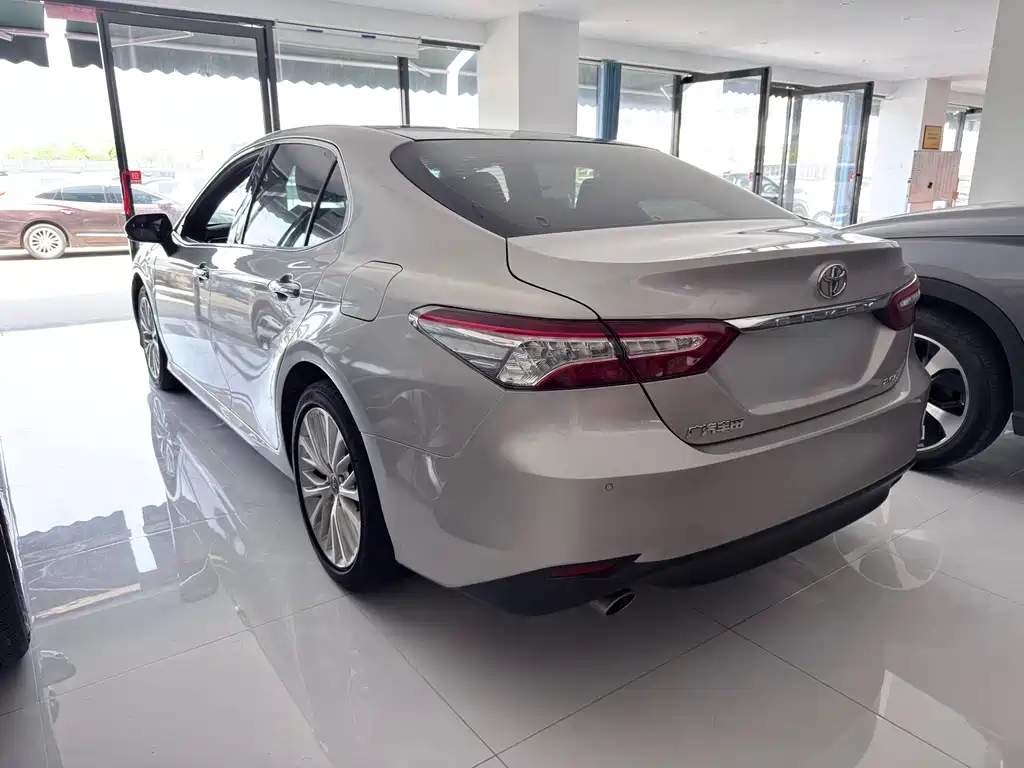 Toyota Camry 2020 — фото 16