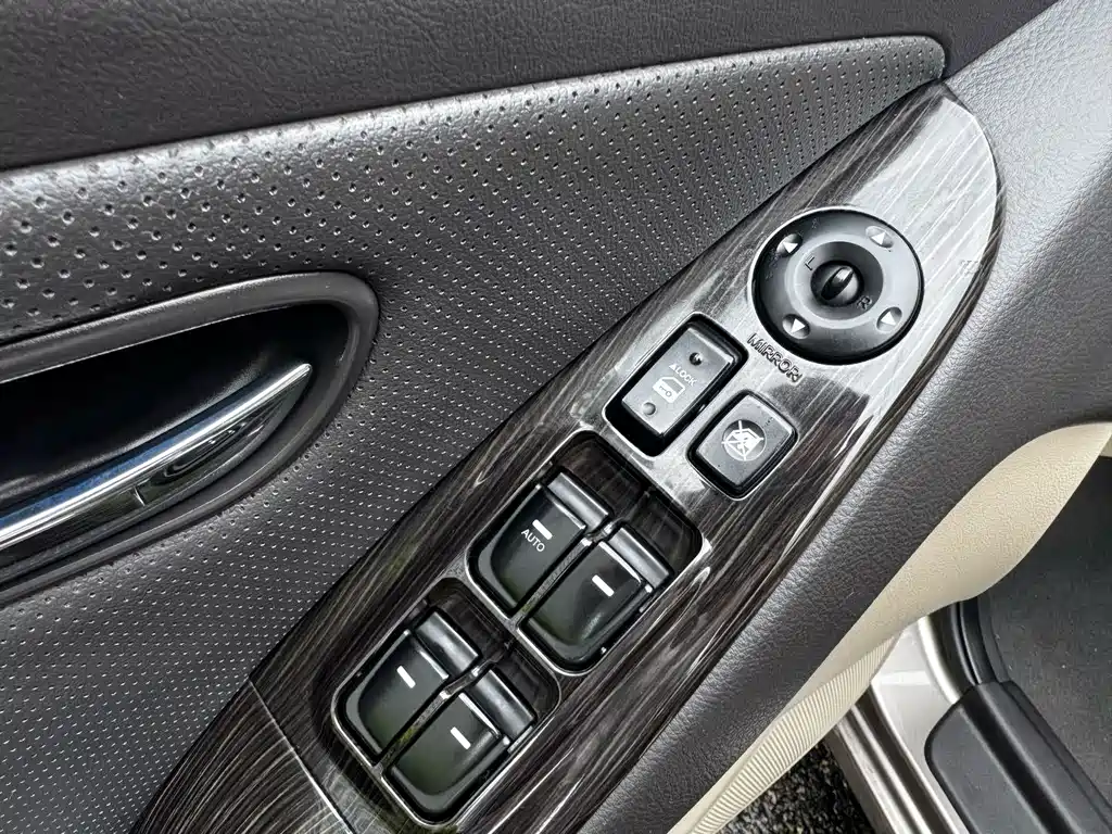 Hyundai Elantra 2015 — фото 16