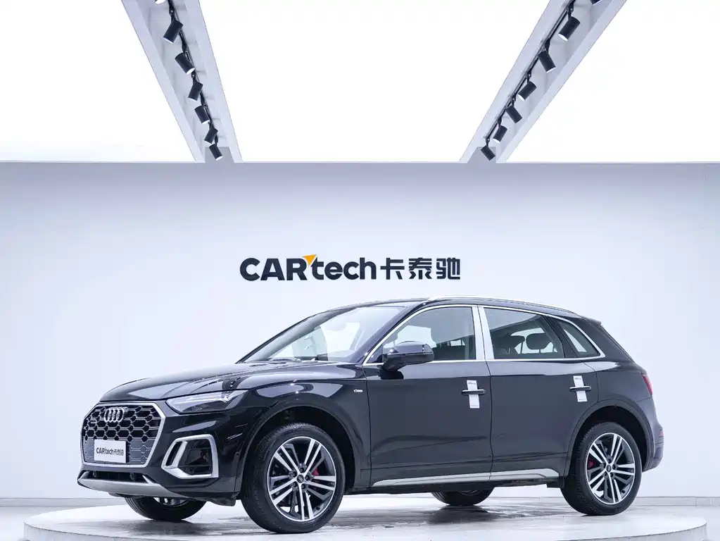 Audi Q5L 2022 — фото 1