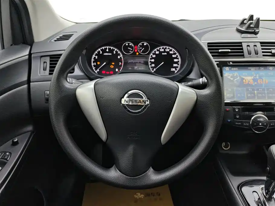 Nissan Tiida 2015 — фото 15