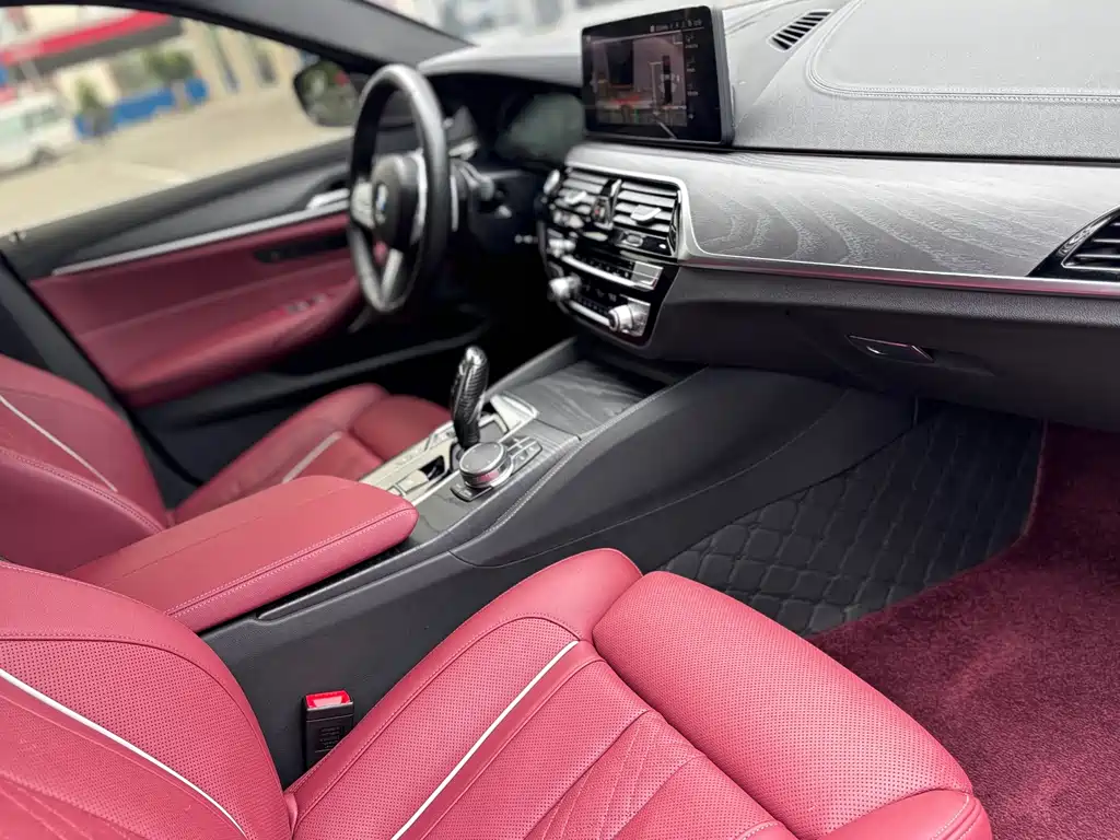 BMW 5 Series 2023 — фото 10