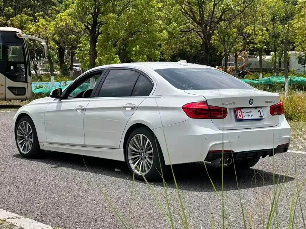 BMW 3 Series 2019 — фото 7