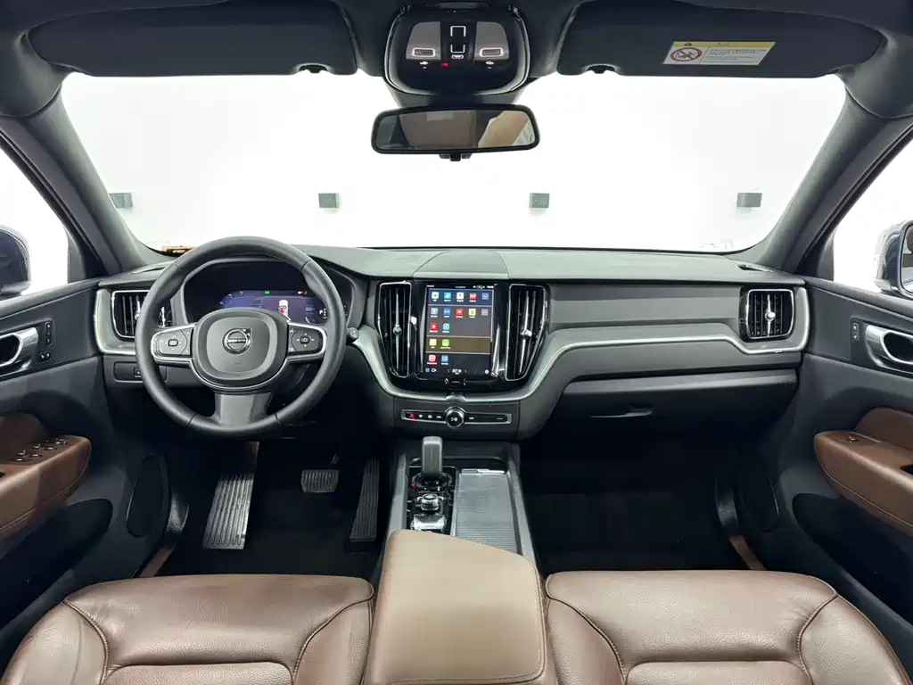 Volvo XC60 2023 — фото 8