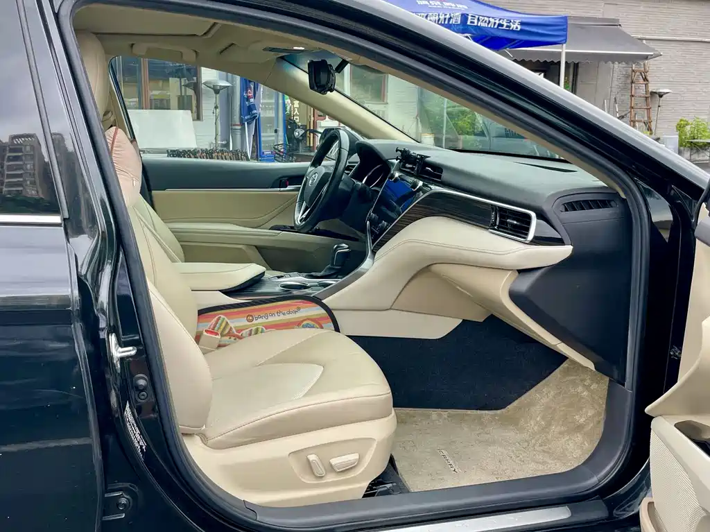 Toyota Camry 2019 — фото 8