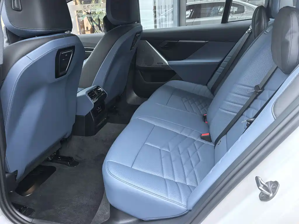 BMW i5 2025 — фото 9