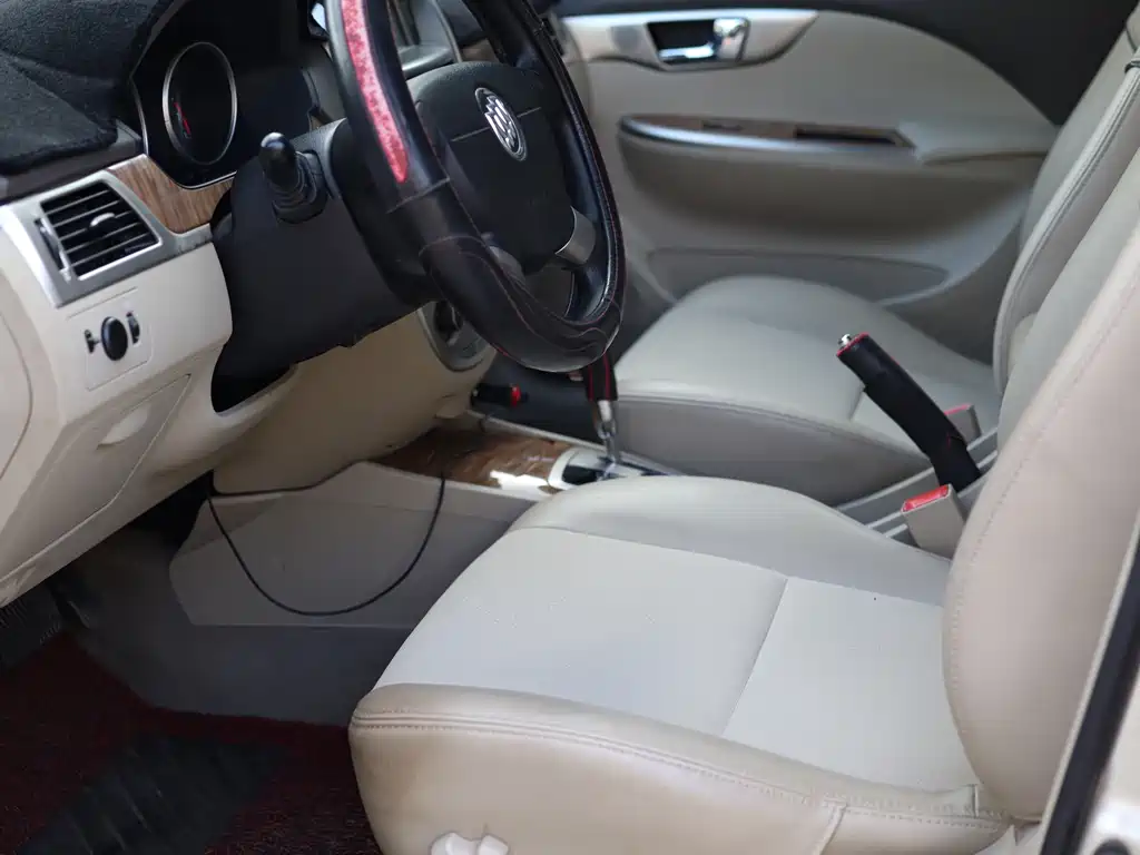 Buick Excelle 2015 — фото 17