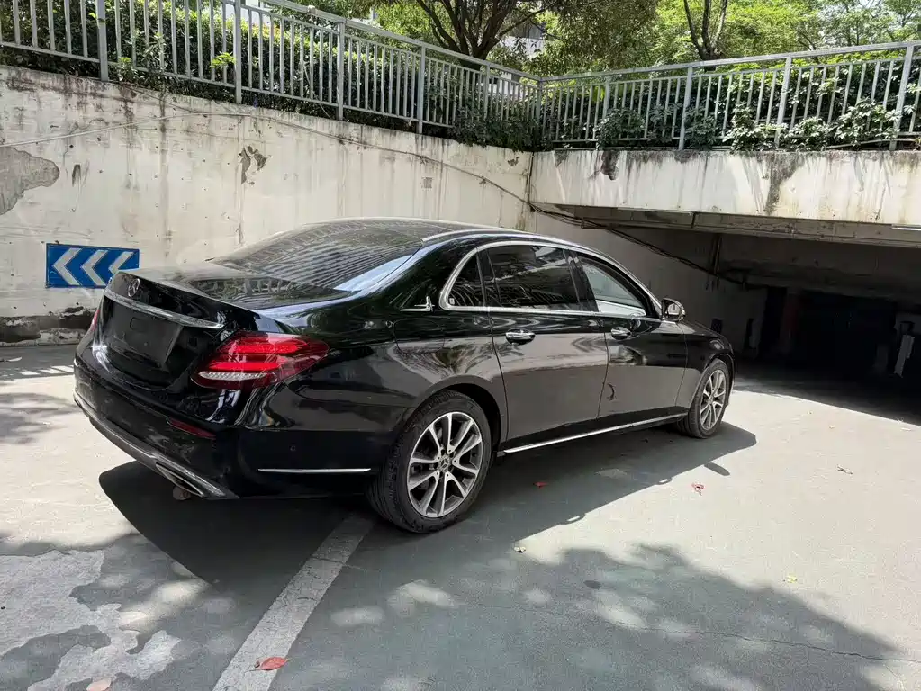 Mercedes-Benz E-Class 2019 — фото 15