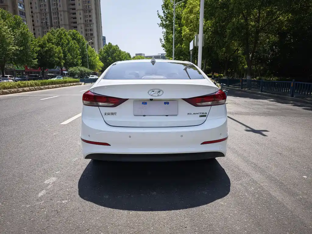 Hyundai Elantra 2016 — фото 7