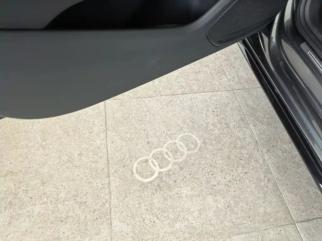 Audi A4L 2025 — фото 5