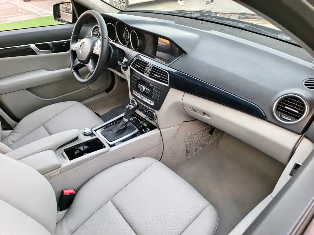 Mercedes-Benz C-Class 2012 — фото 17