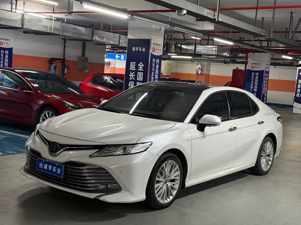 Toyota Camry 2020 — фото 1