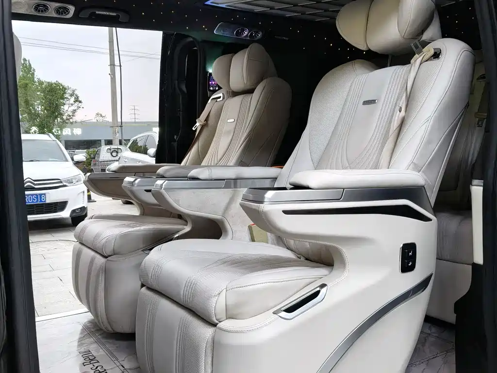 Mercedes-Benz V-Class 2022 — фото 8