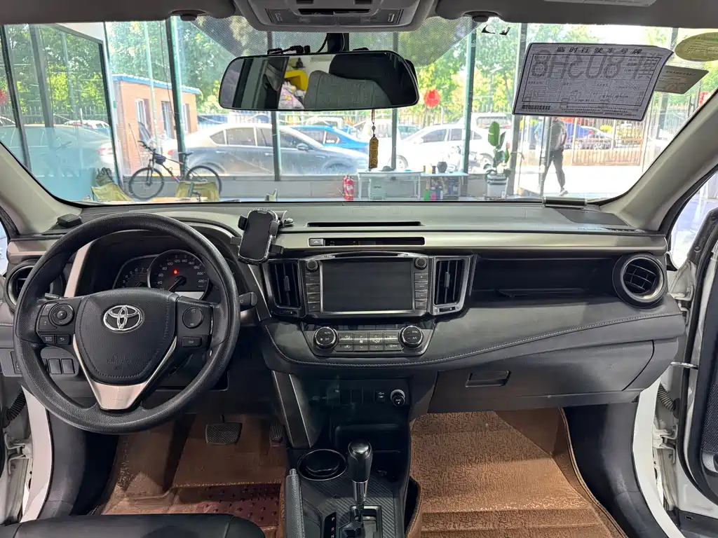 Toyota RAV4 2015 — фото 9