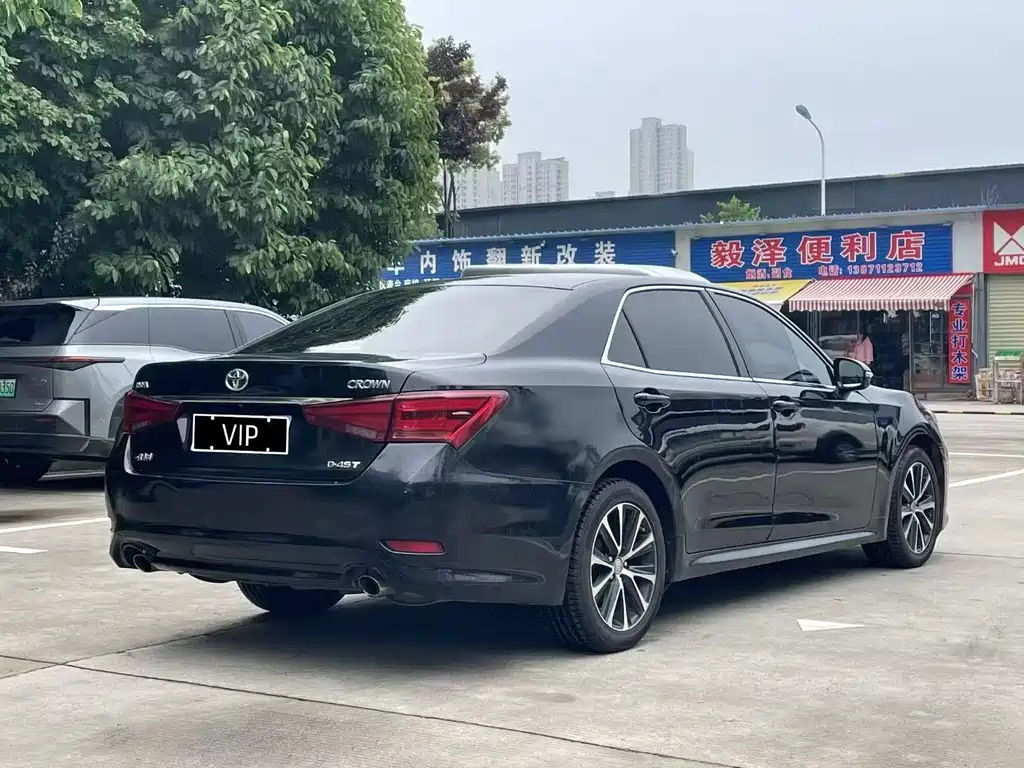 Toyota Crown 2018 — фото 8