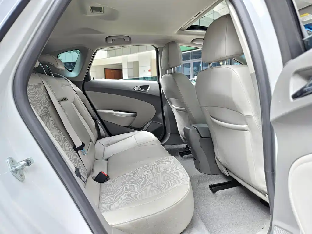 Buick Excelle 2014 — фото 14