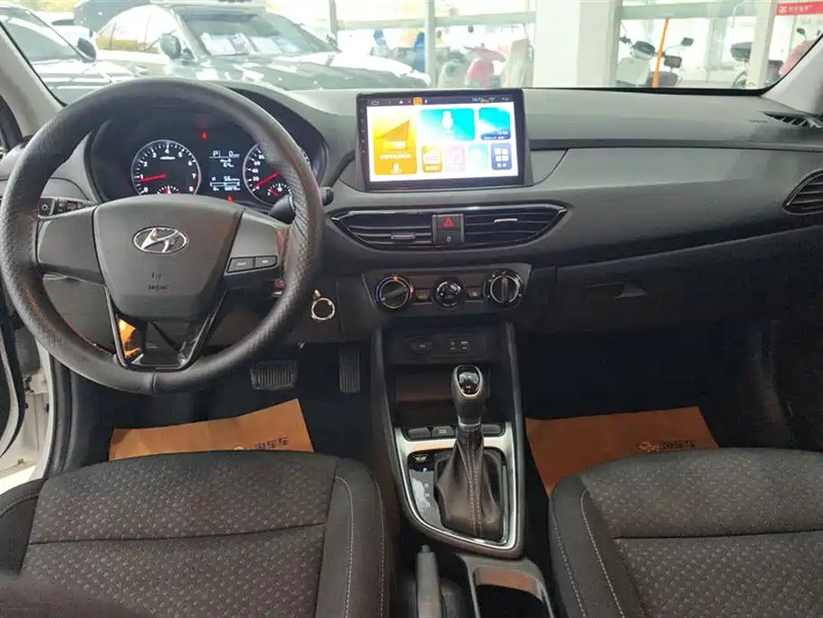 Hyundai Elantra 2019 — фото 12