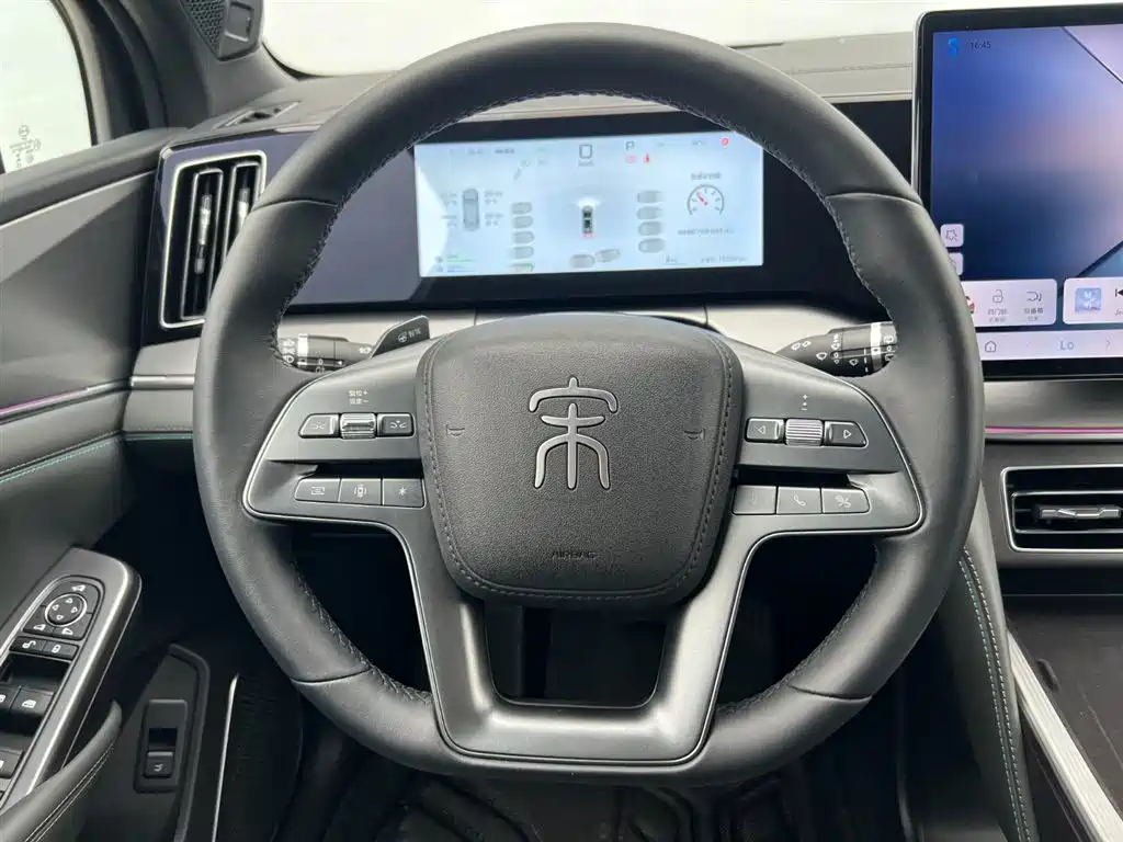 BYD L DM-i 2025 — фото 12