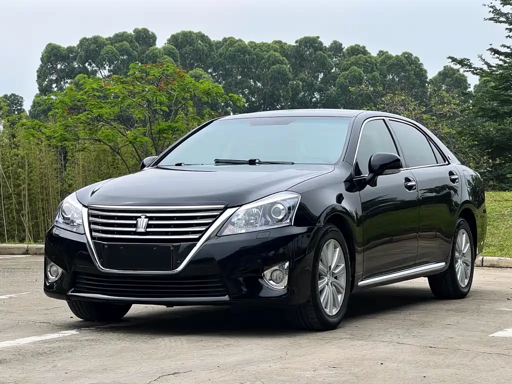 Toyota Crown 2013 — фото 1