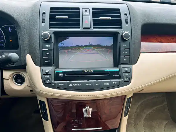 Toyota Crown 2012