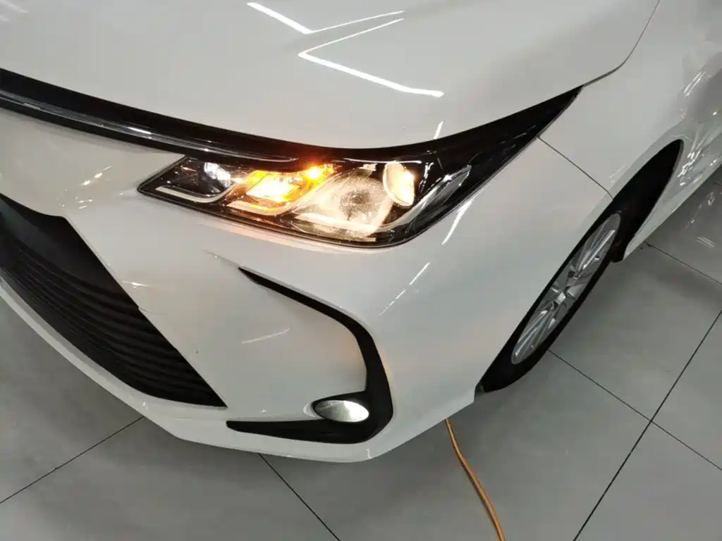 Toyota Corolla 2023 — фото 24