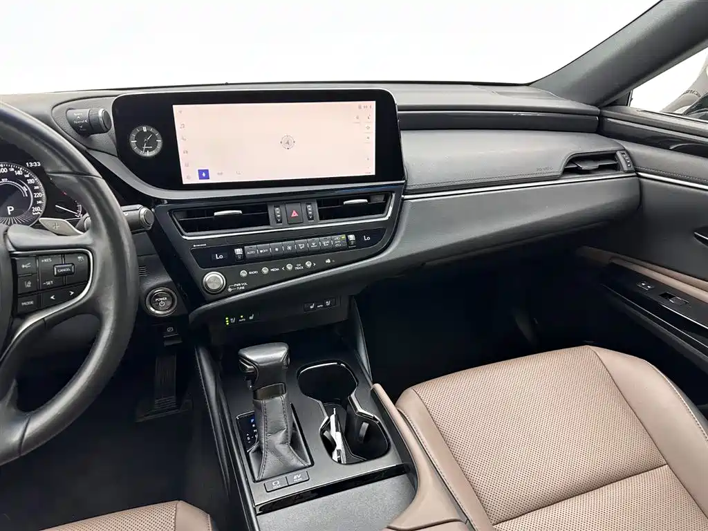 Lexus ES 2023 — фото 16