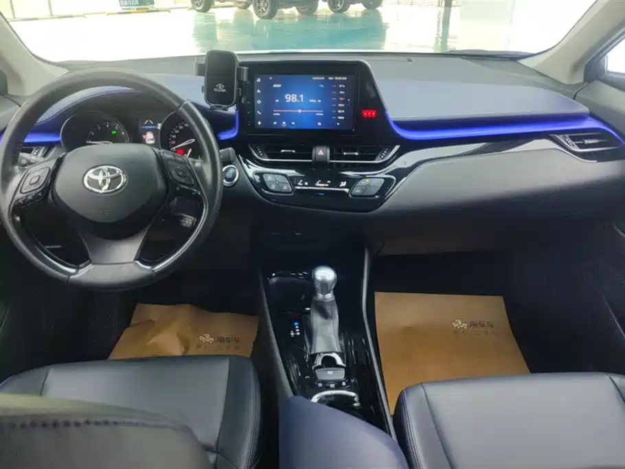 Toyota C-HR 2023 — фото 12