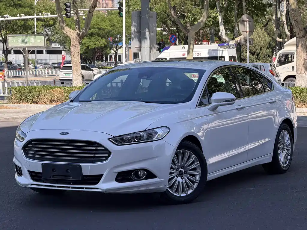 Ford Mondeo 2014 — фото 1