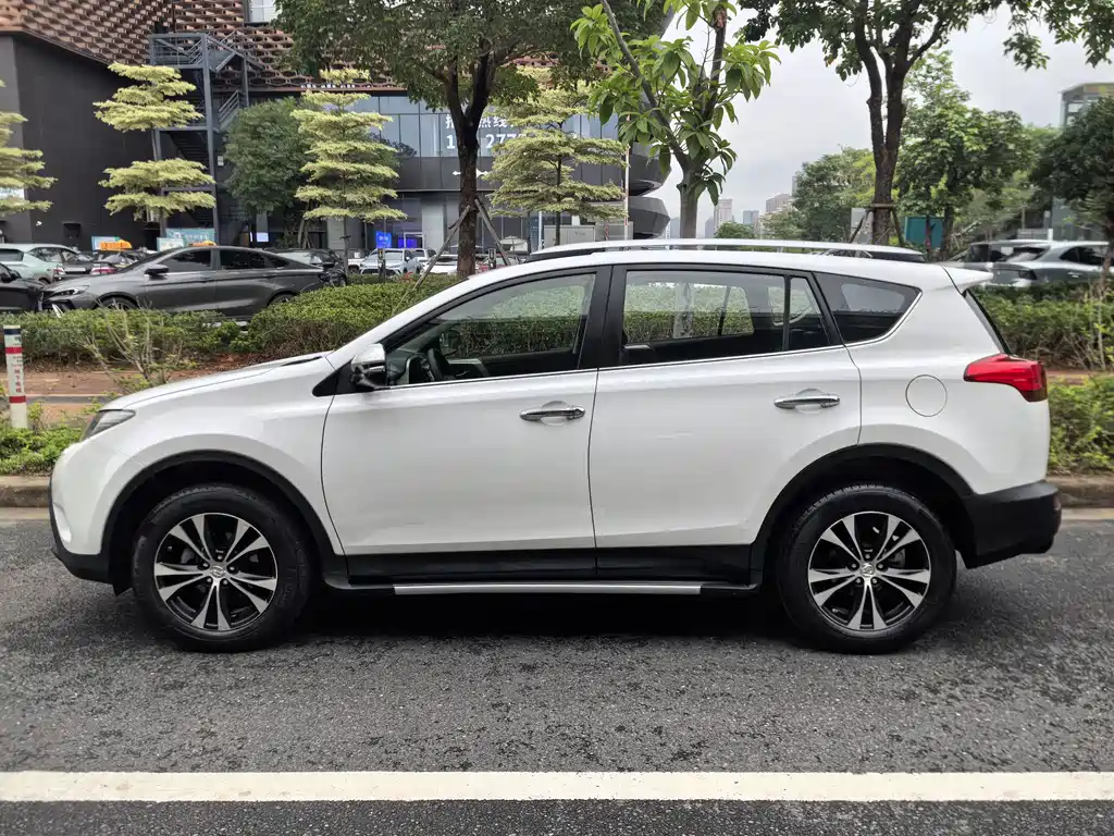 Toyota RAV4 2014