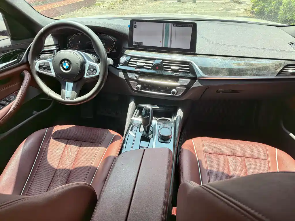BMW 5 Series 2021 — фото 12