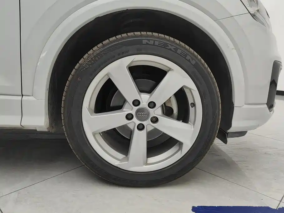 Audi Q2L 2019