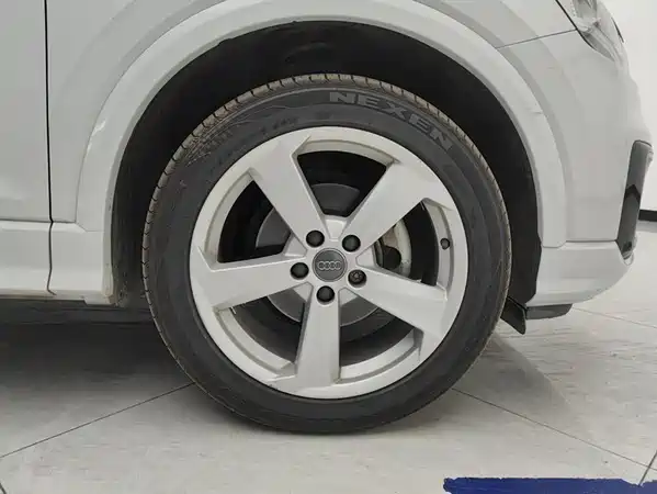 Audi Q2L 2019