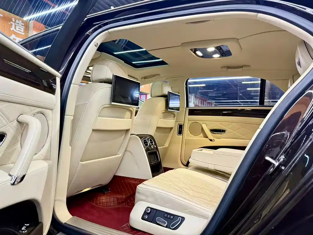 Bentley Flying Spur 2015 — фото 11