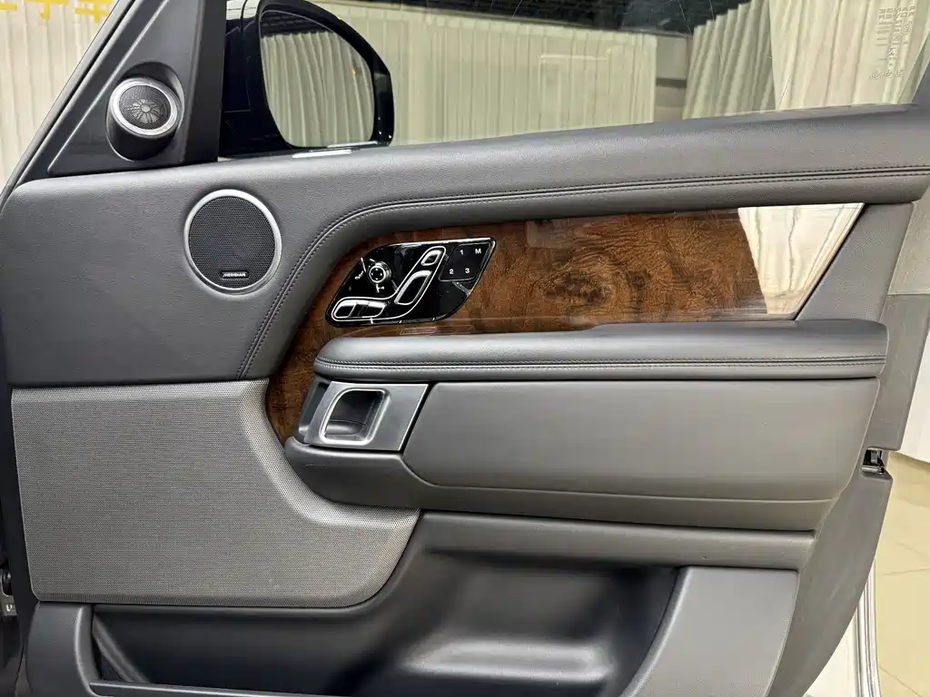 Land Rover Range Rover 2021 — фото 14