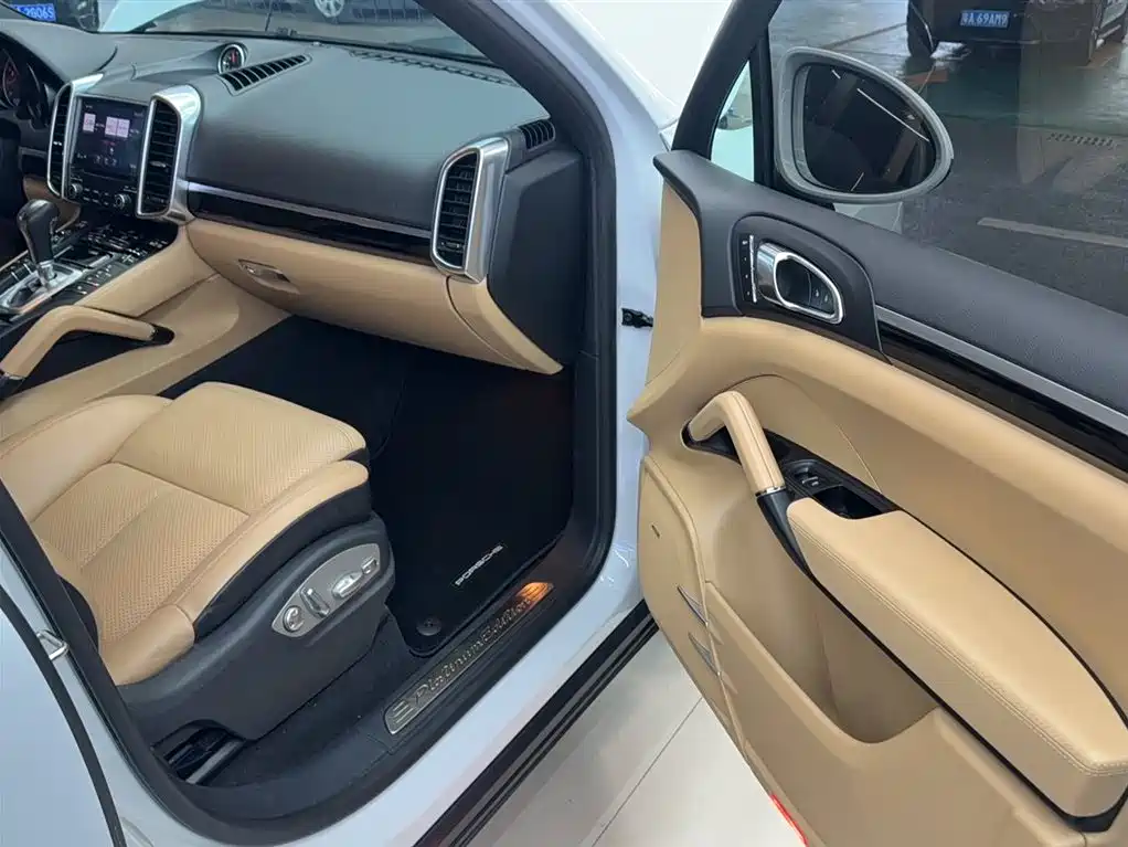 Porsche Cayenne 2017 — фото 18