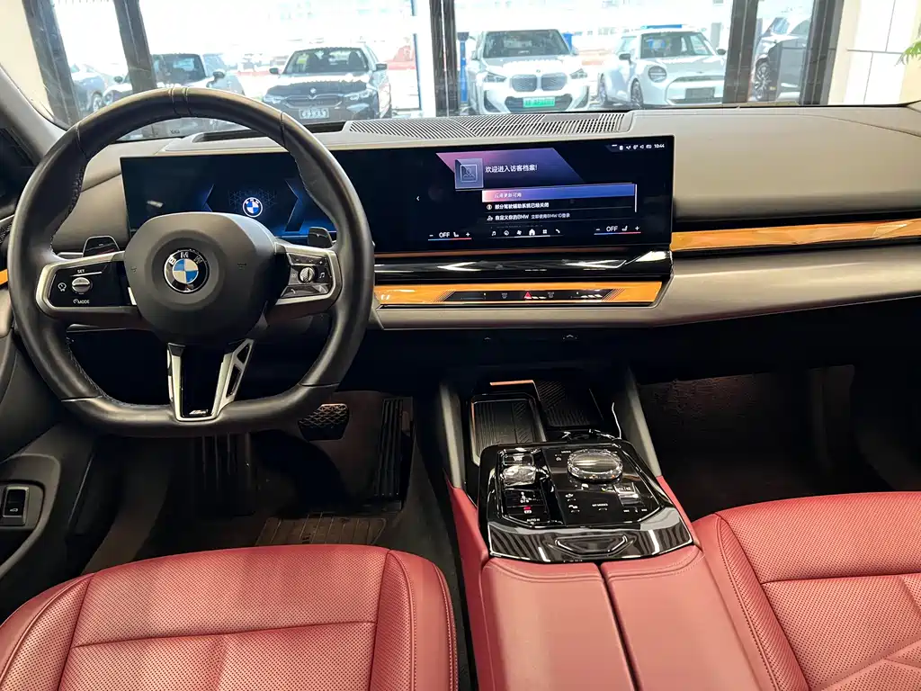 BMW 5 Series 2024 — фото 10