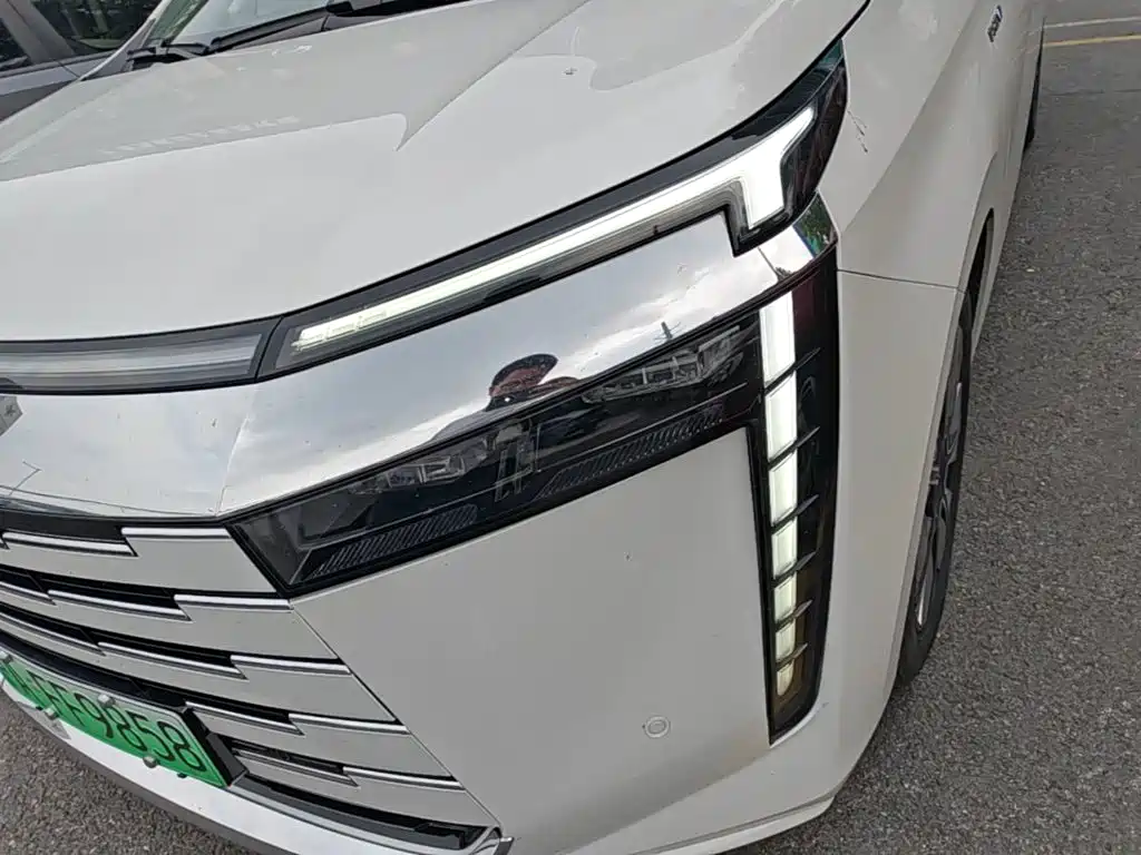 GAC Motor E8 PHEV 2024 — фото 24