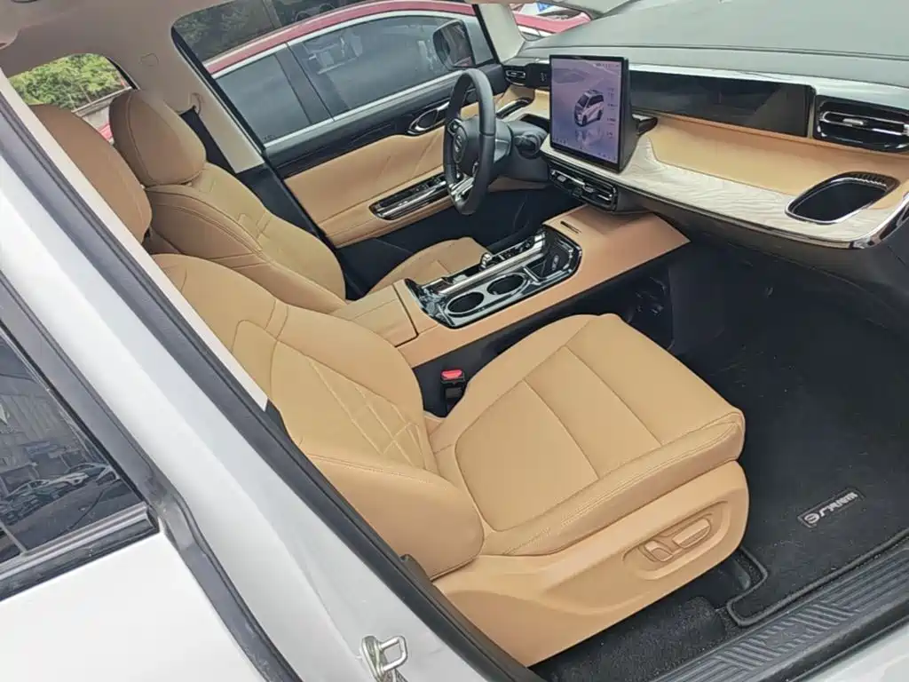 GAC Motor E8 PHEV 2024 — фото 25