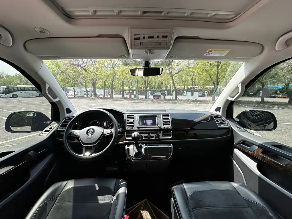 Volkswagen Multivan 2018 — фото 10