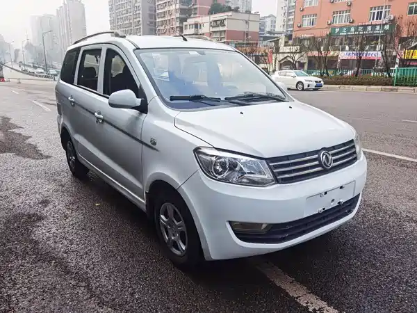 Dongfeng Scenery 330 2016