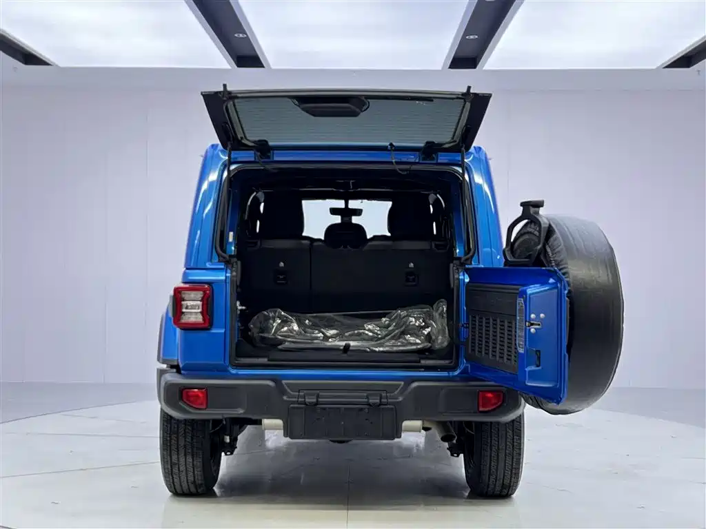 Jeep Wrangler 2023 — фото 13